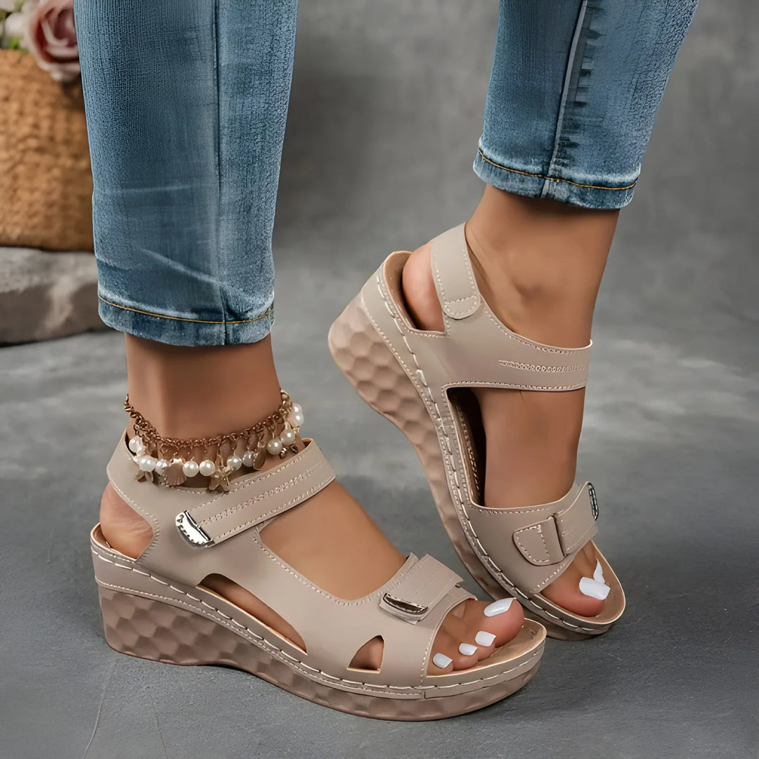Women's Comfortable Platform Sandals with Non Slip and Cushioned Sole